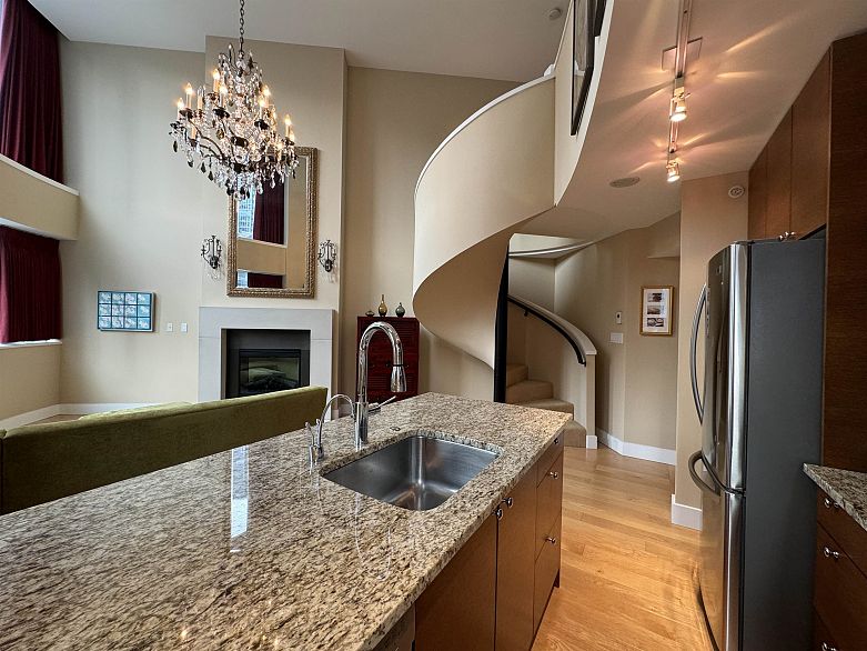 PH7 618 Abbott Street