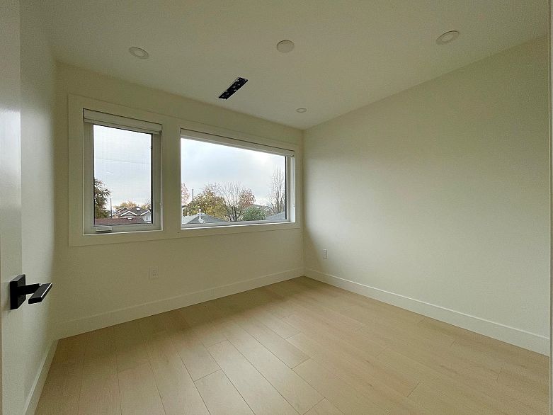 162 E 43rd Avenue