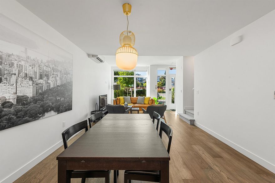 561 W 29th Avenue