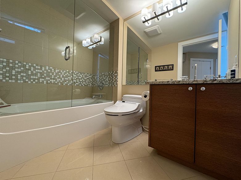 PH7 618 Abbott Street