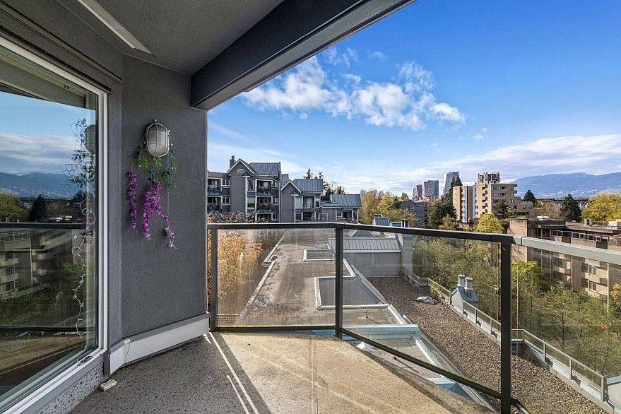 306 1345 W 4th Avenue