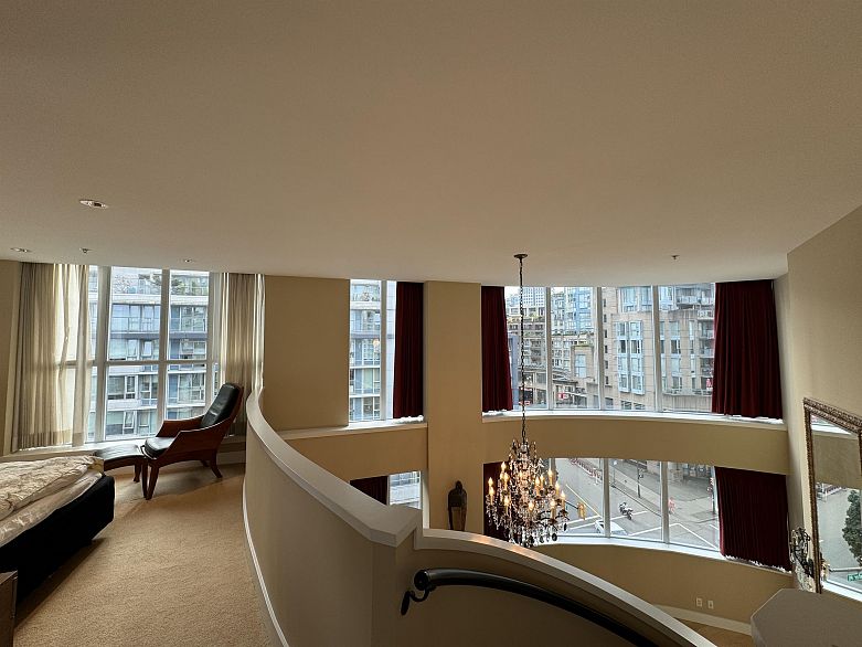 PH7 618 Abbott Street