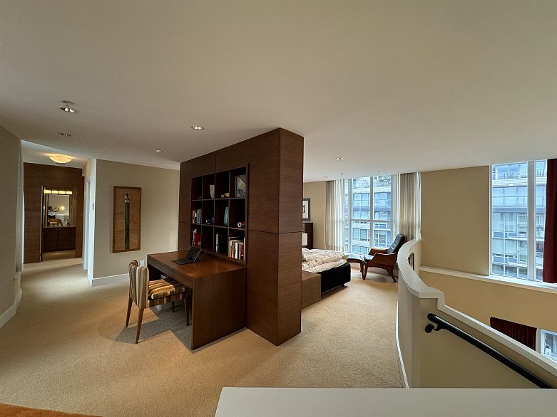 PH7 618 Abbott Street