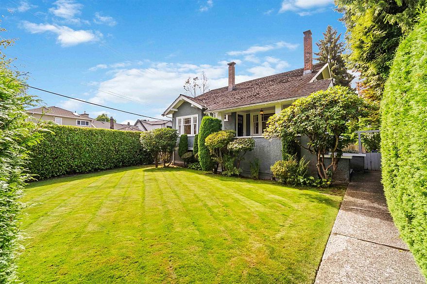 1120 Devonshire Crescent