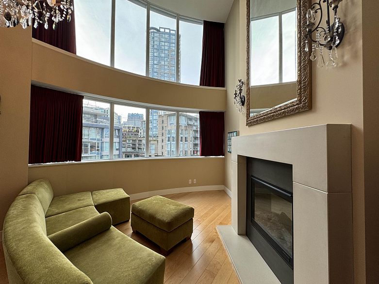 PH7 618 Abbott Street