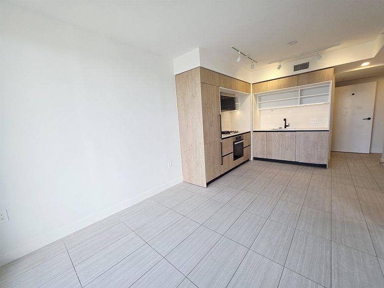 2405 5058 Joyce Street