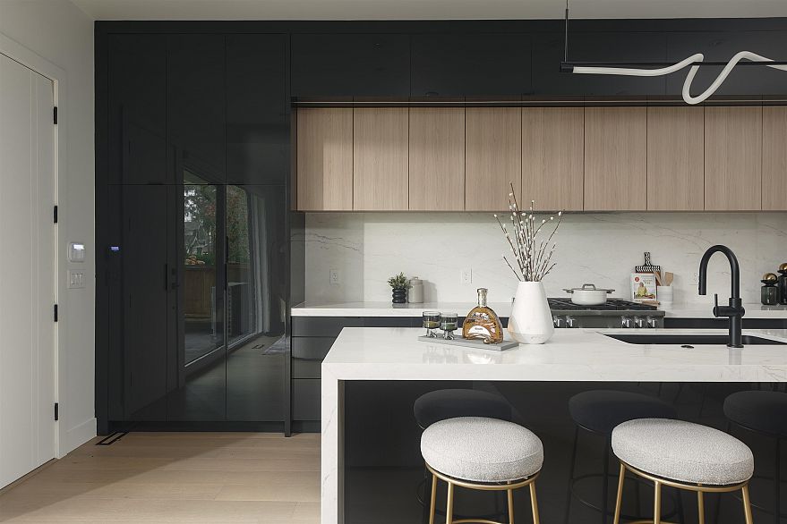 1 3232 W 38th Avenue