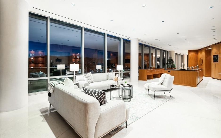 PH4201 1077 W Cordova Street