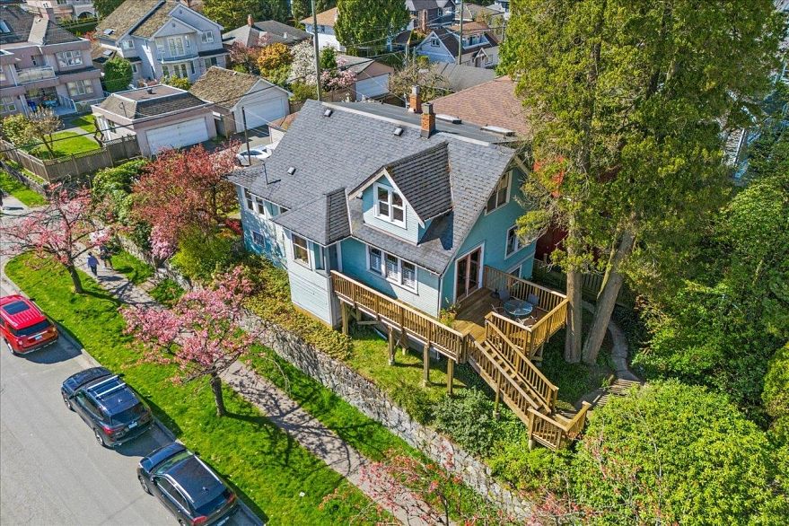 706 W 24th Avenue