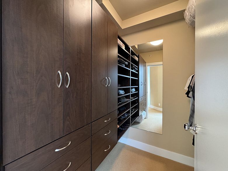 PH7 618 Abbott Street