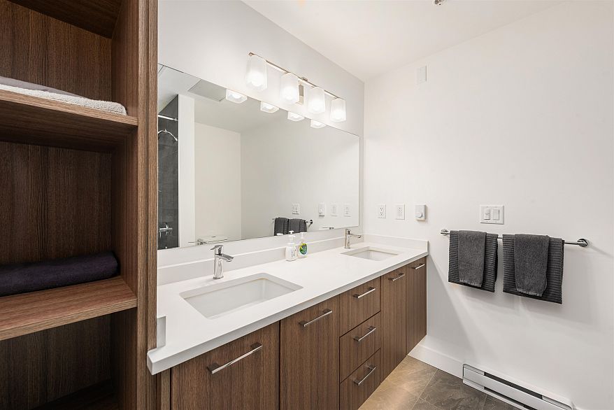 561 W 29th Avenue