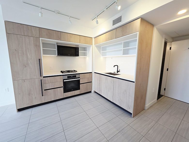 2405 5058 Joyce Street