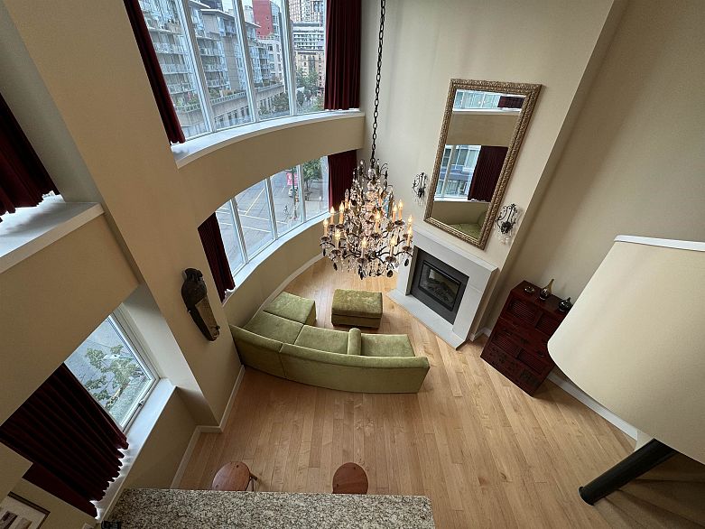 PH7 618 Abbott Street