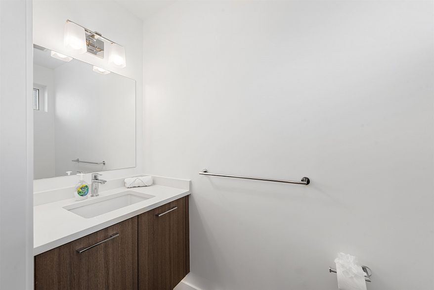 561 W 29th Avenue