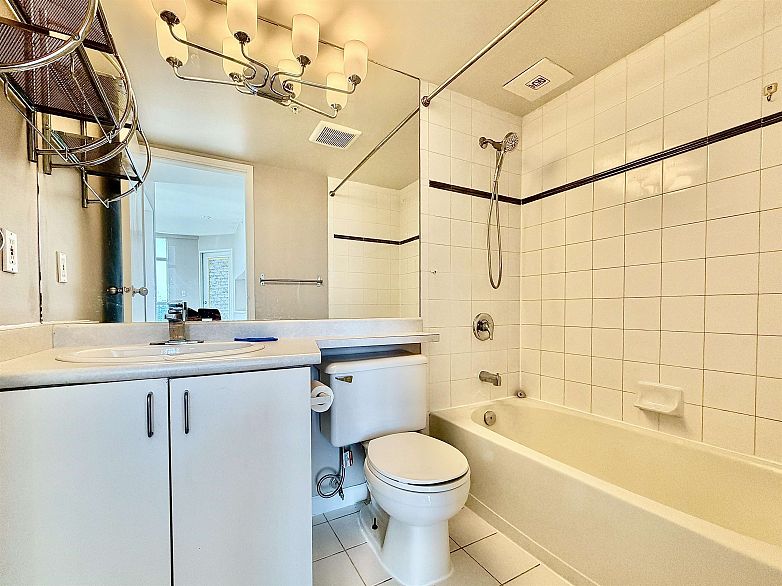 2609 438 Seymour Street