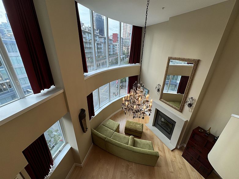 PH7 618 Abbott Street