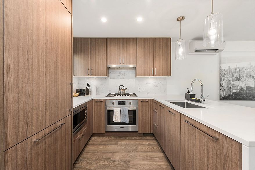 561 W 29th Avenue