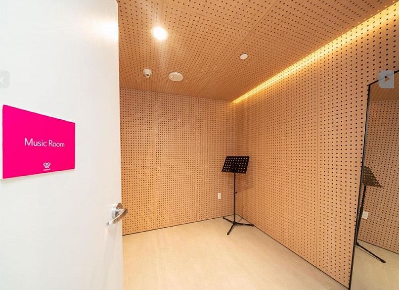 2405 5058 Joyce Street