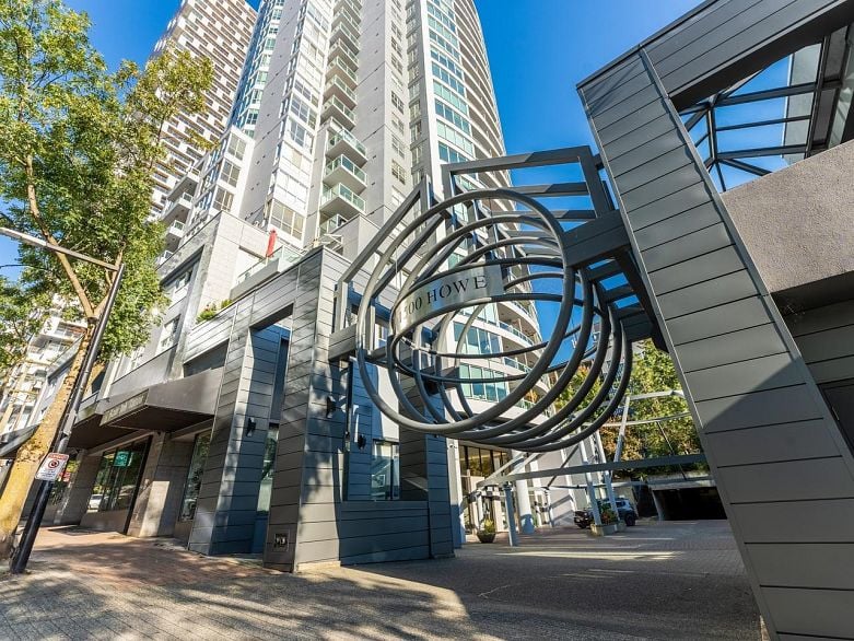 910 1500 Howe Street