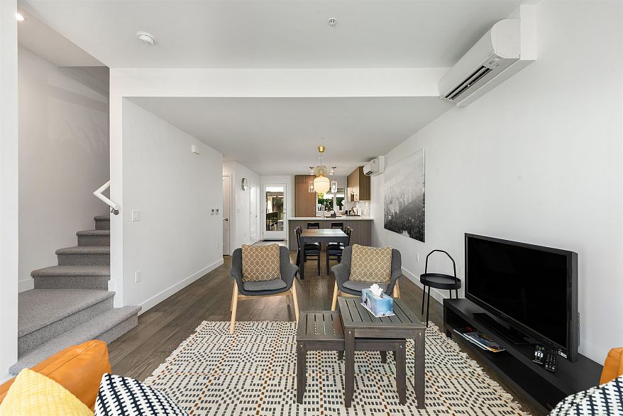 561 W 29th Avenue