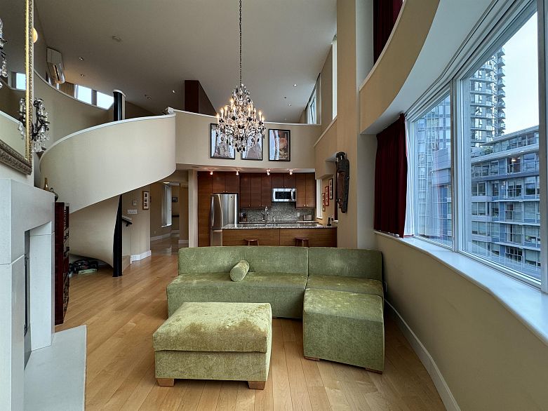 PH7 618 Abbott Street