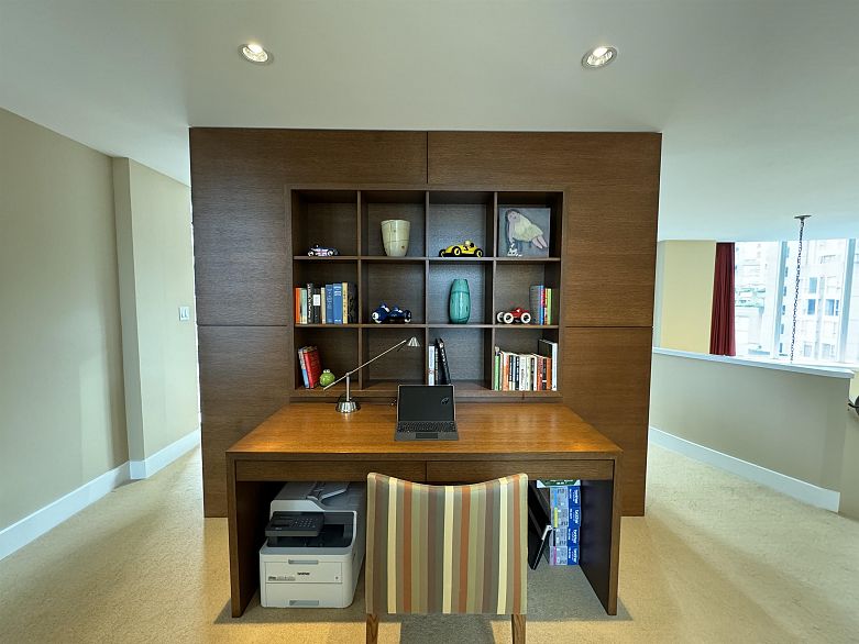 PH7 618 Abbott Street