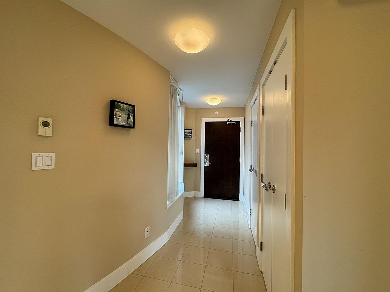 PH7 618 Abbott Street