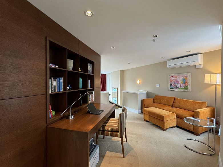 PH7 618 Abbott Street