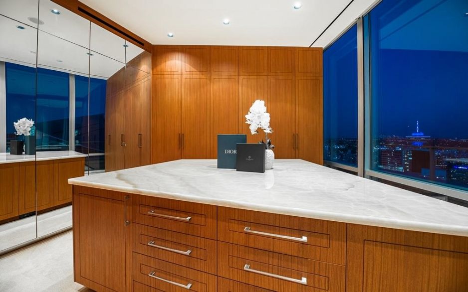 PH4201 1077 W Cordova Street