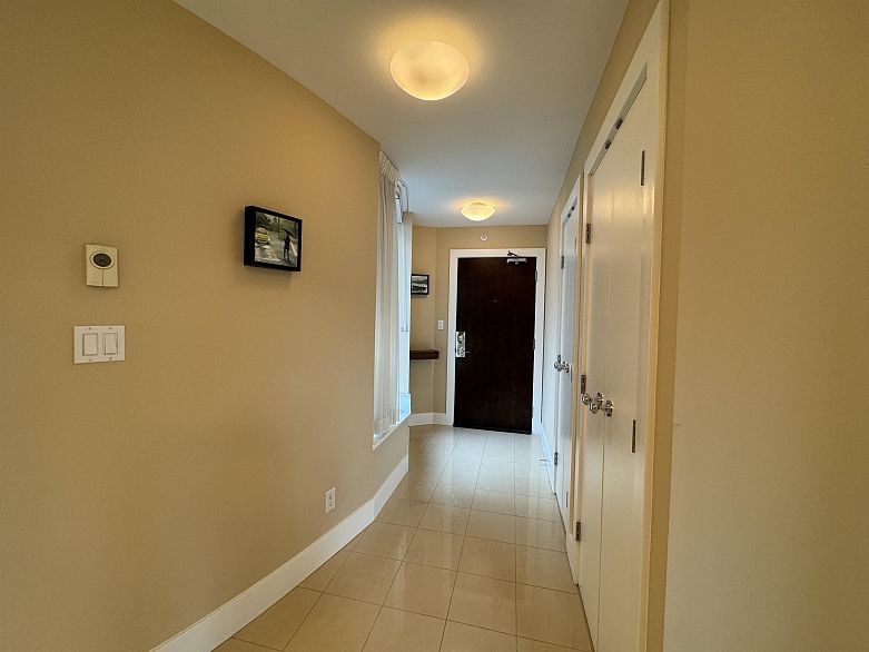 PH7 618 Abbott Street