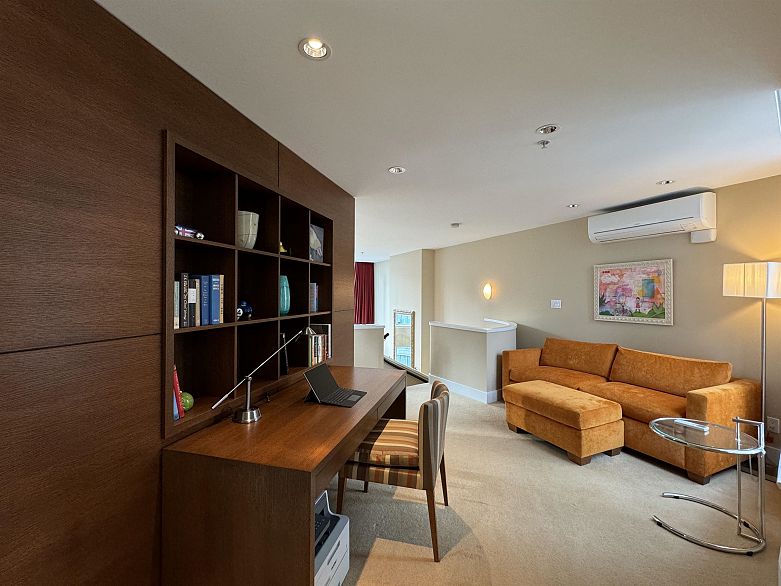 PH7 618 Abbott Street