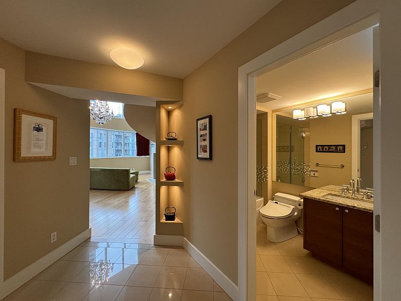 PH7 618 Abbott Street