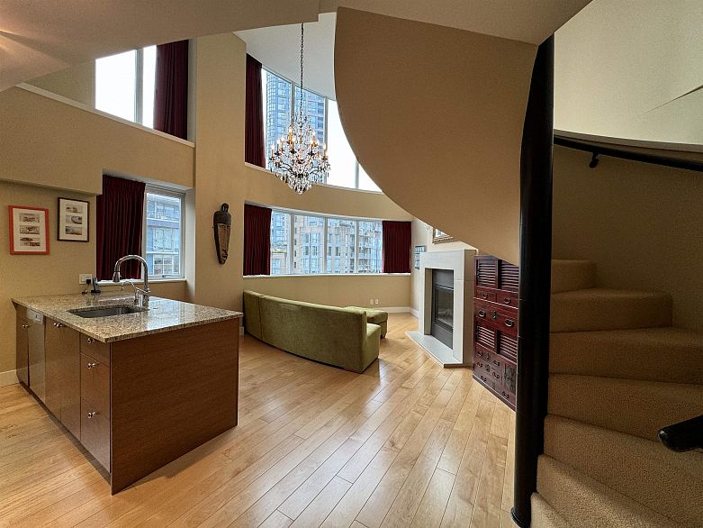 PH7 618 Abbott Street