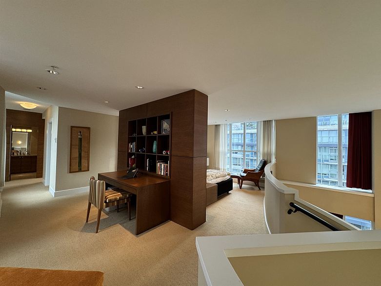 PH7 618 Abbott Street