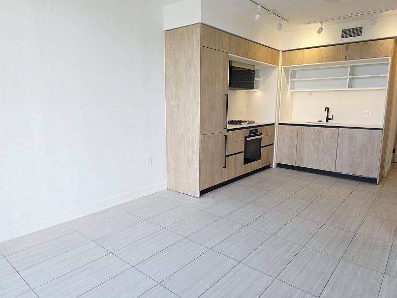 2405 5058 Joyce Street