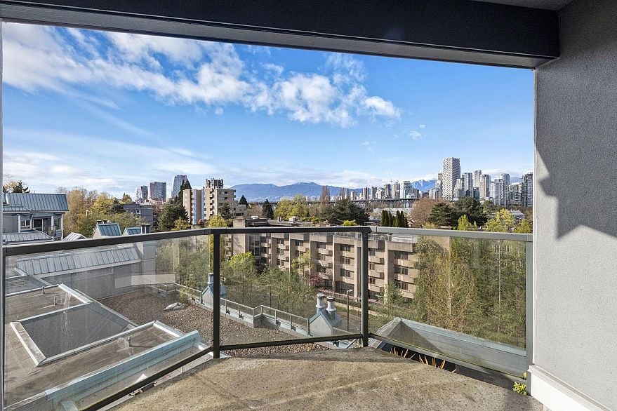 306 1345 W 4th Avenue