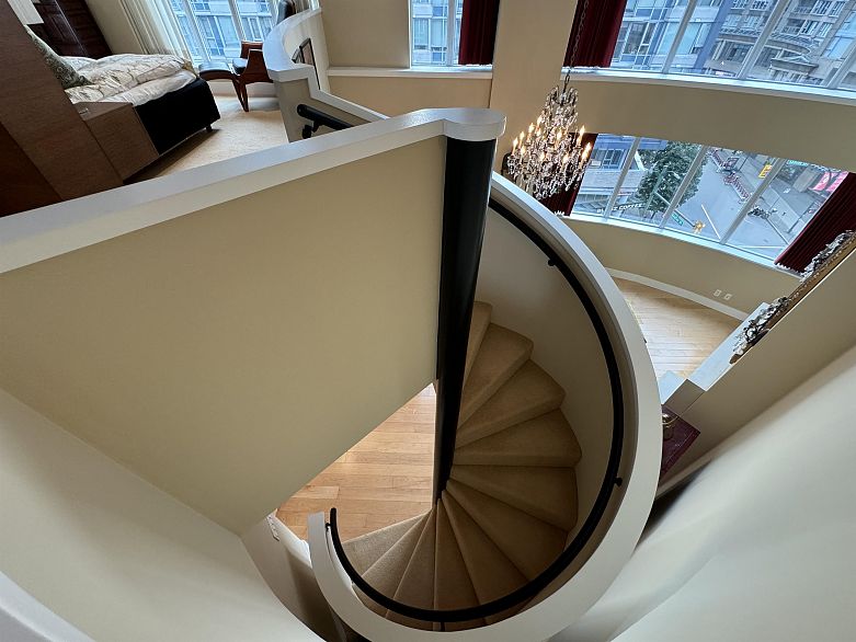 PH7 618 Abbott Street