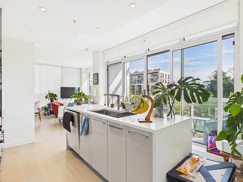 404 5289 Cambie Street