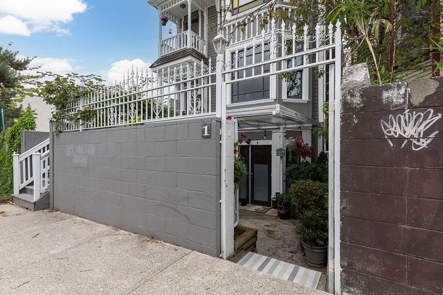 1 451 E Pender Street