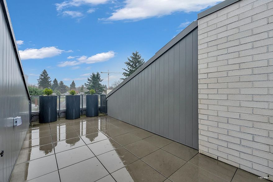 659 W 30th Avenue