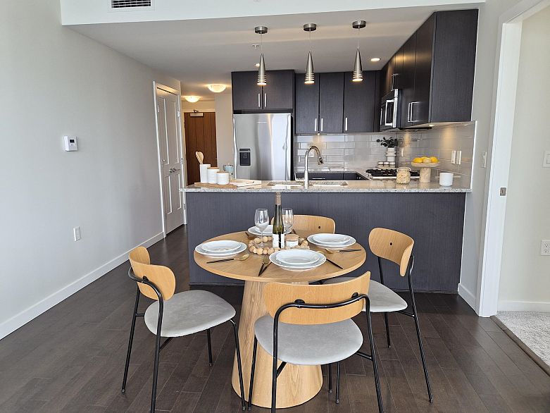 1606 1708 Ontario Street