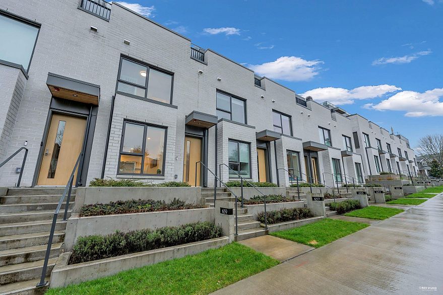 659 W 30th Avenue
