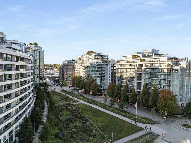 1004 1661 Ontario Street