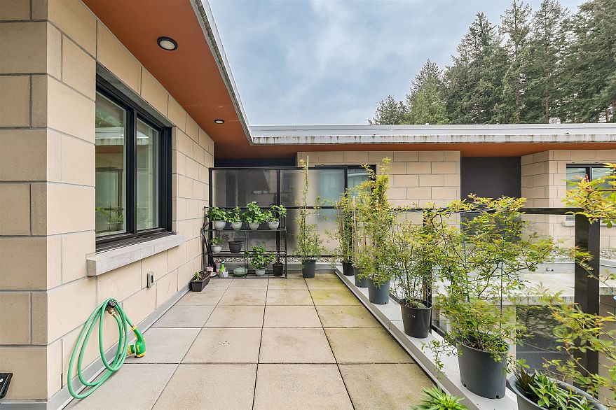 5336 University Boulevard