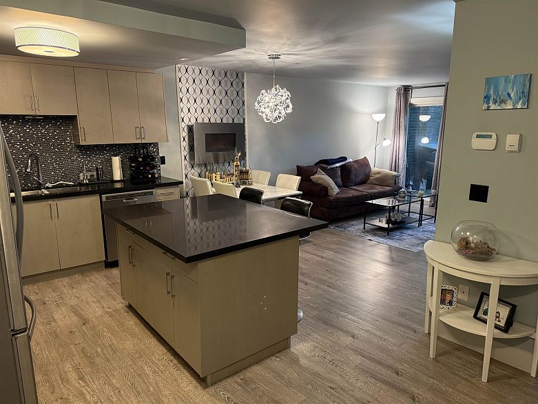 117 2416 W 3rd Avenue