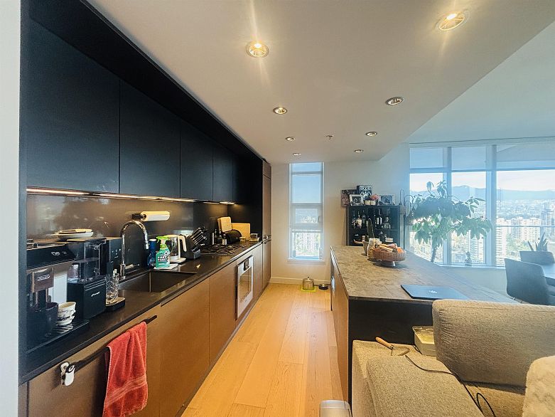 3502 1289 Hornby Street