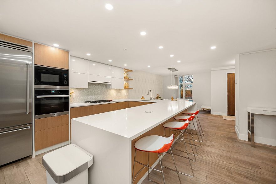 595 Beach Crescent