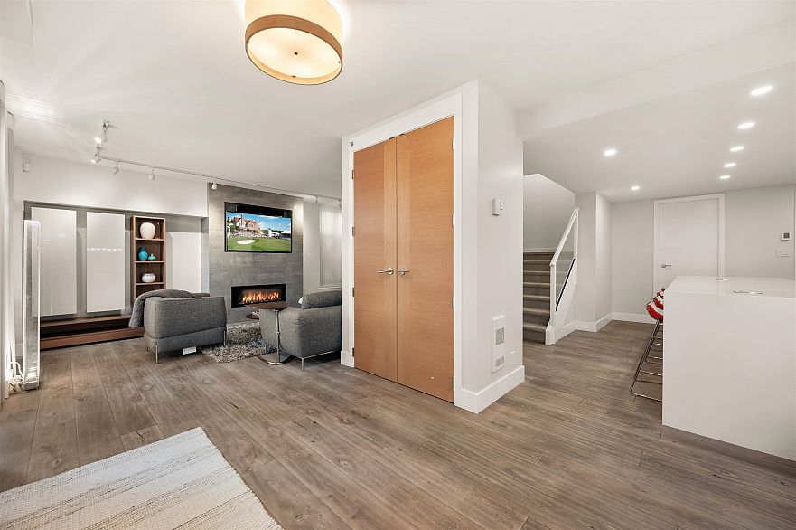 595 Beach Crescent