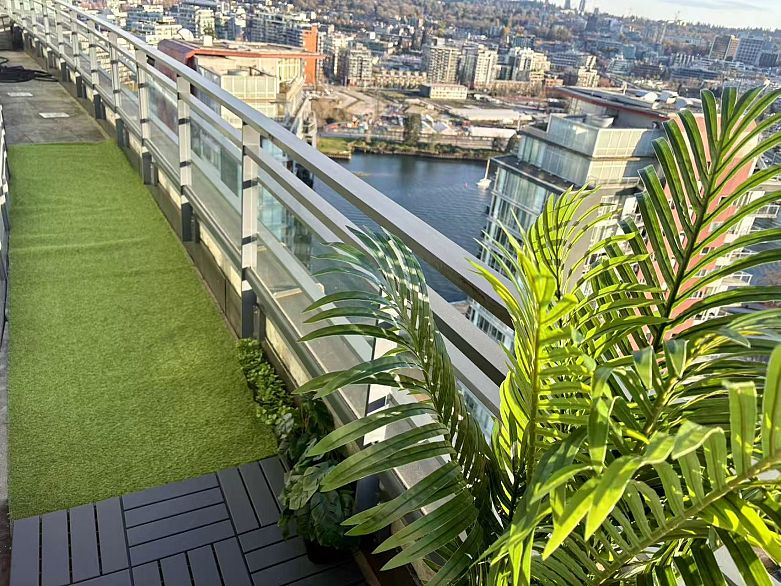 3305 33 Smithe Street