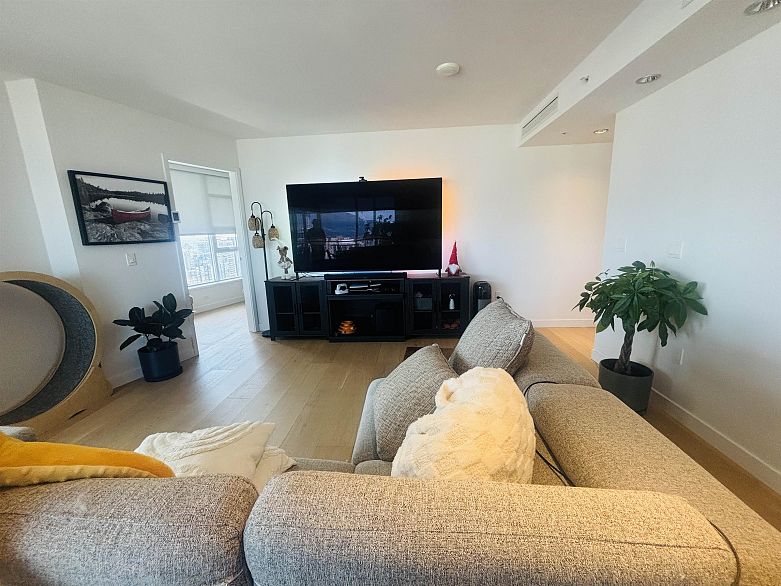 3502 1289 Hornby Street